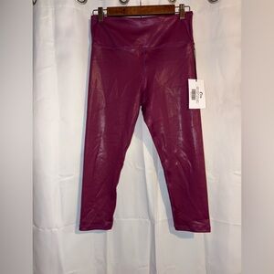 Zyia Active Lipgloss Metallic Light n Tight capri 20" Medium 8-10 NWT Purple